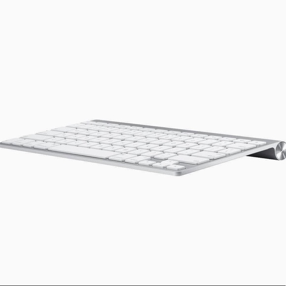 APPLE wireless keyboard with Bluetooth. Model A1314 - Picture 7 of 8
